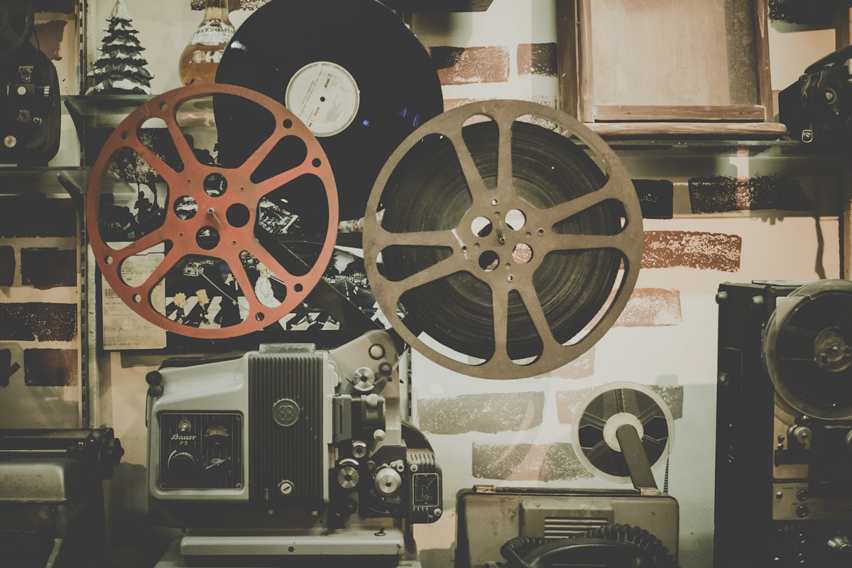 Voiture travelling sur tournage cinéma — low loader avec russian arm